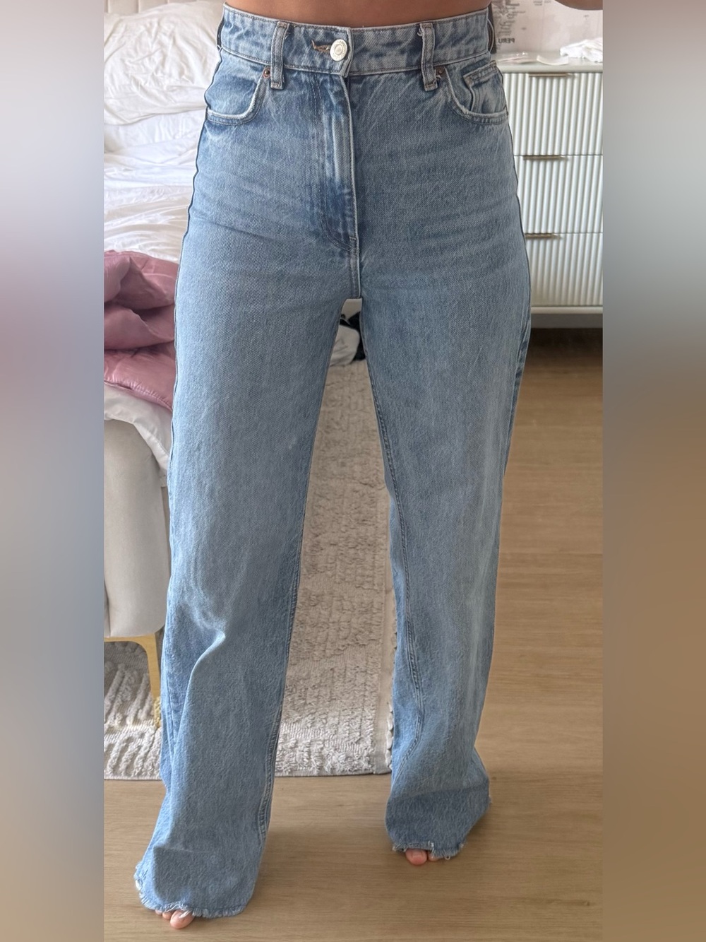 Zara Women’s Straight Leg Jeans - Light Blue Wash